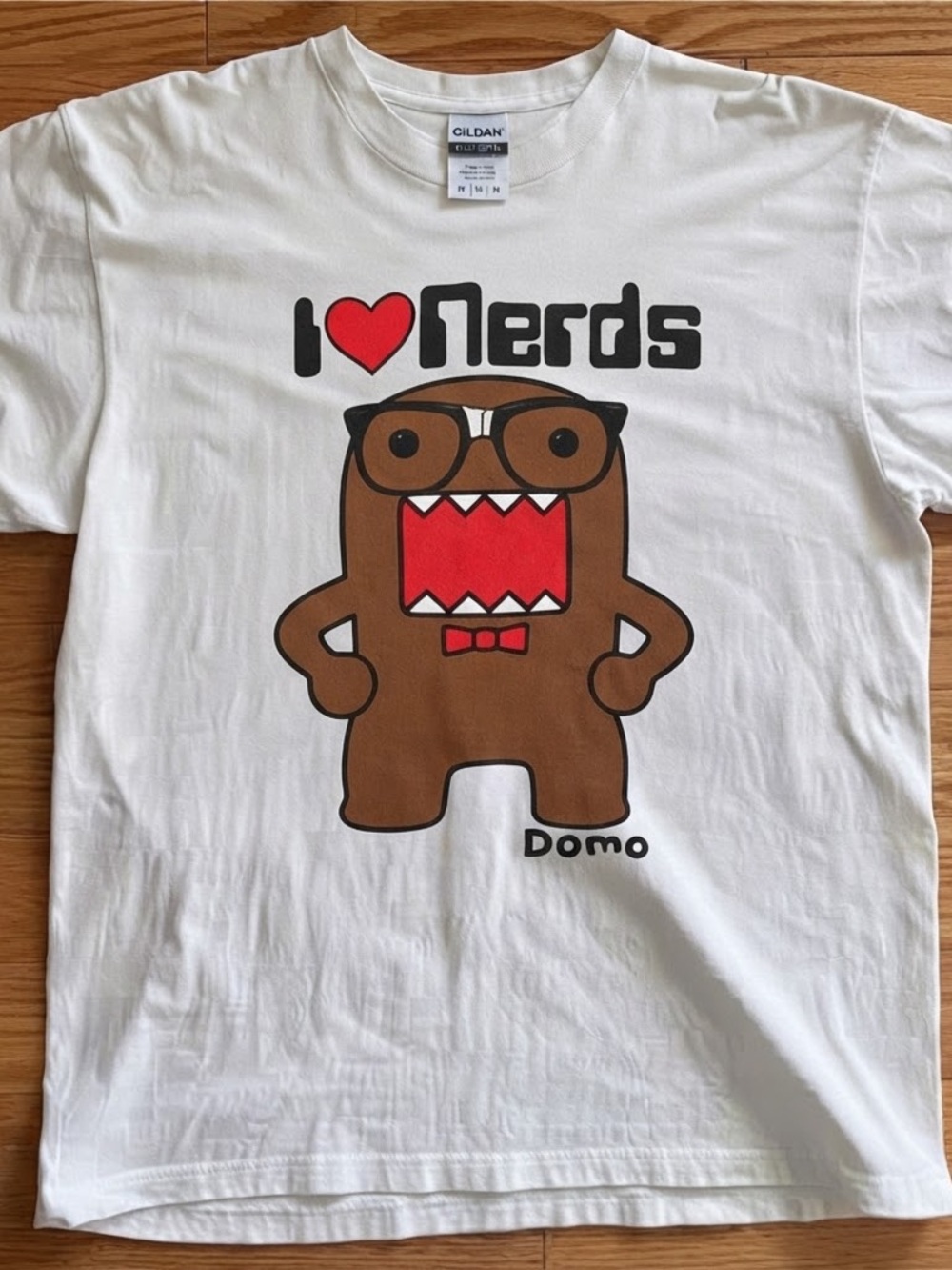Gildan Unisex’s White 'I ♥ Nerds' Domo Graphic Tee